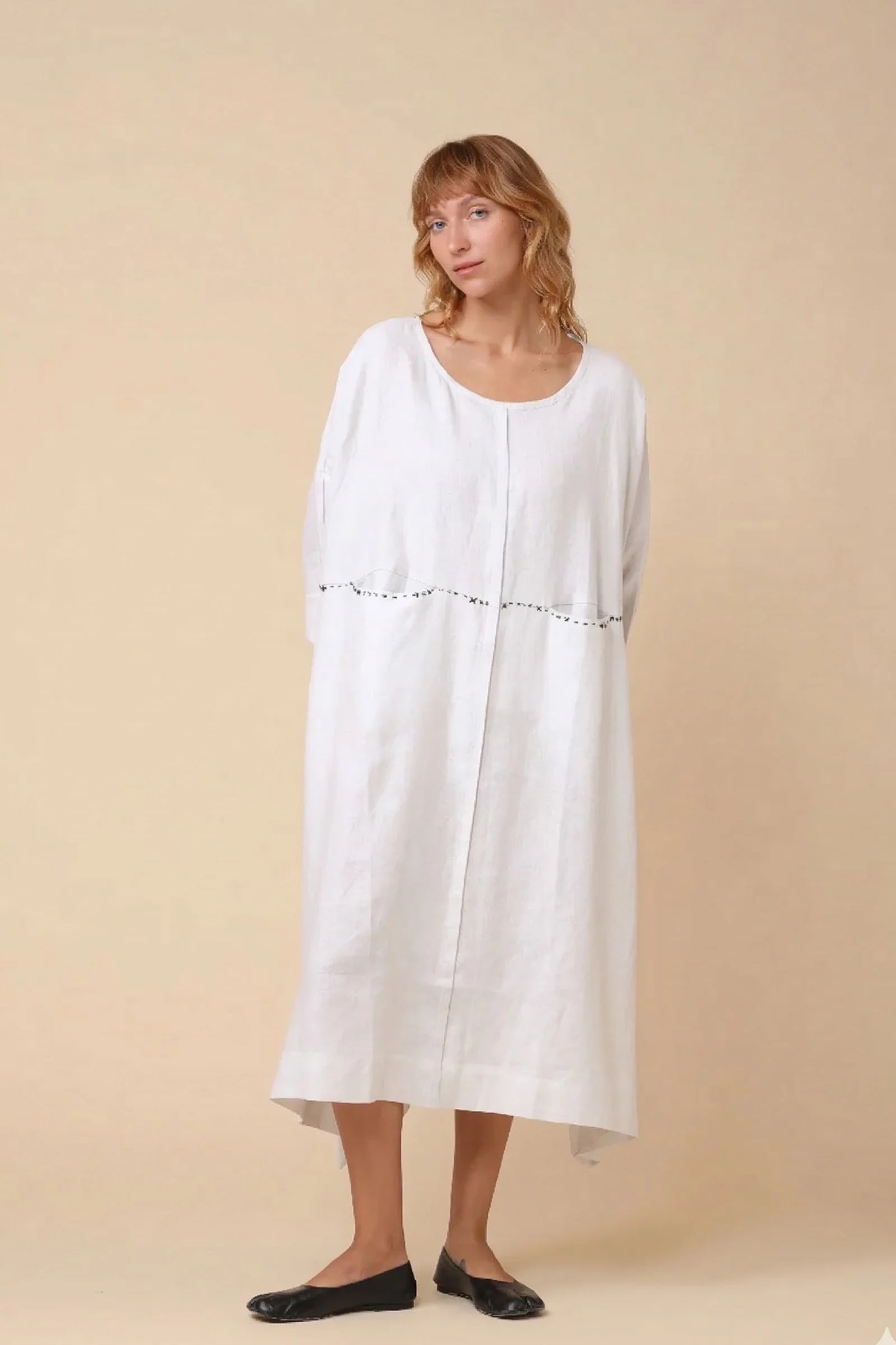 B734 WHITE